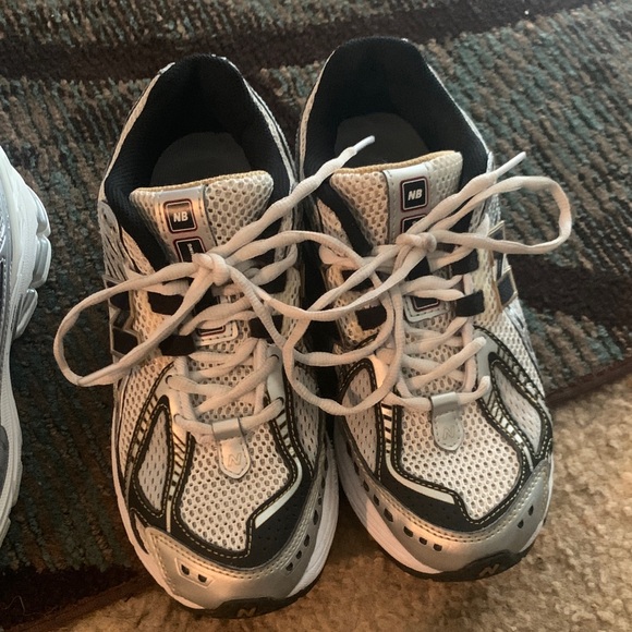 New Balance Black and White Athletic Shoes - Picture 1 of 4